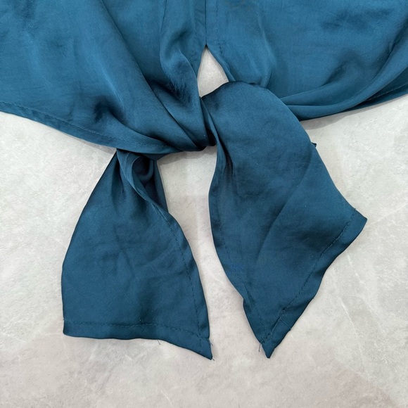 Women’s Vince Camuto Tie Front Elastic Cuff Long Sleeve V-Neck Top Medium - Picture 5 of 15